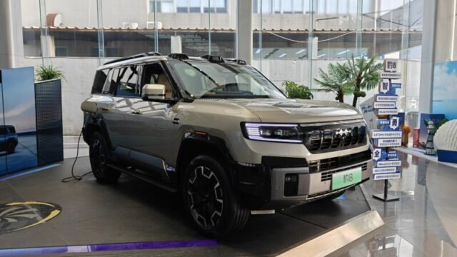 BYD FangChengBao Bao 8 & Bao 5 Flash Charge Versions Launched: 3-Minute Tire Change, Drive on Three Wheels