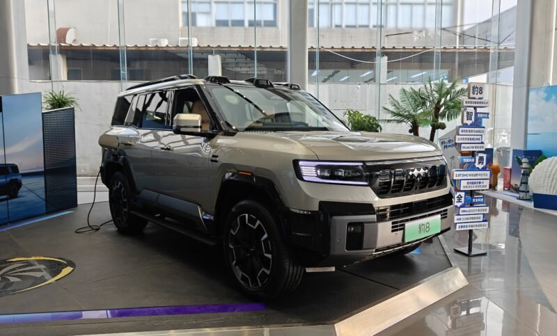 BYD FangChengBao Bao 8 & Bao 5 Flash Charge Versions Launched: 3-Minute Tire Change, Drive on Three Wheels