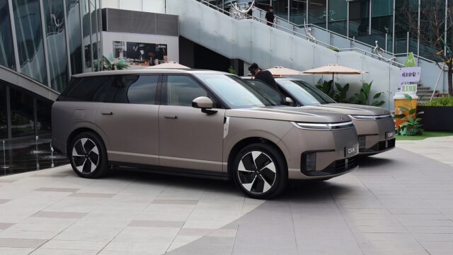 Smart Driving Comparison 2025: Huawei ADS vs Tesla FSD vs BYD God’s Eye