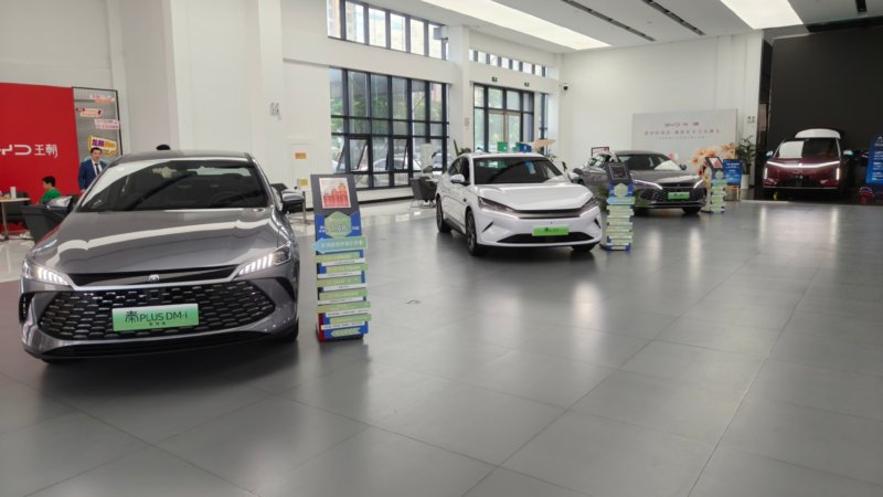 China NEV Exports Smash Record 54% Share in May 2026 as BYD Leads 424K Shipments