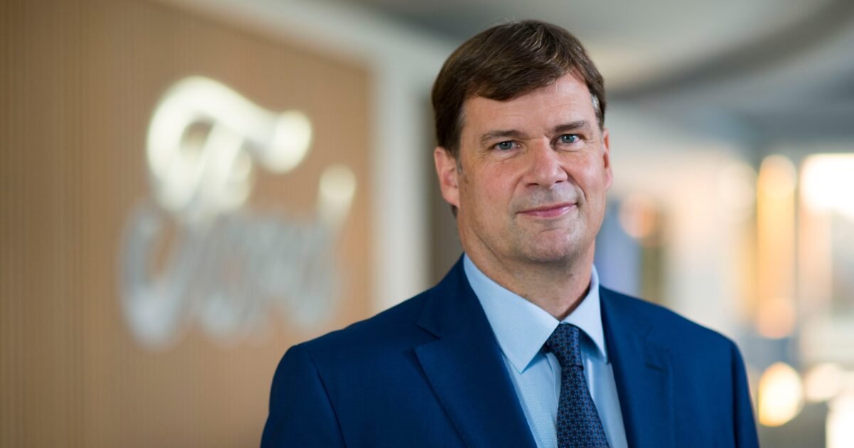 Ford CEO on BYD’s EV Cost Gap: What the 25-Year Systems Warning Means