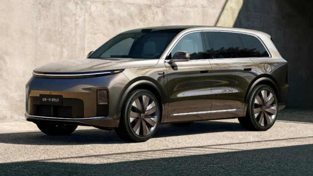 NIO and Li Auto CEOs Clash Over EREV Future as BEV Sales Dominate China