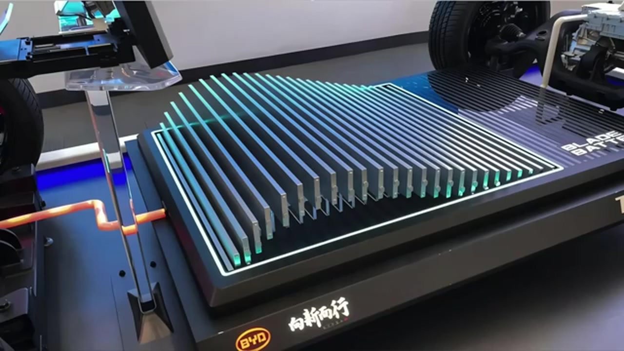 Blade Battery 2.0 cutaway display shown in the charging video