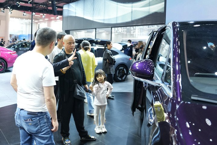 China Ends Annual Vehicle-and-Vessel Tax Breaks for PHEVs From 2027