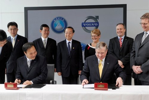 Li Shufu signing Geely Holding's acquisition of Volvo Cars