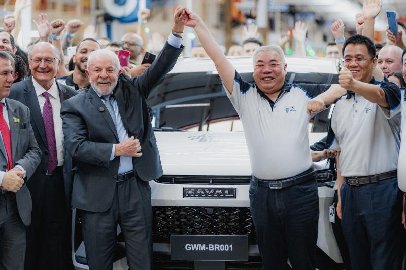 Brazilian President Luiz Inacio Lula da Silva at the opening of GWM's Brazil factory with a locally produced Haval vehicle