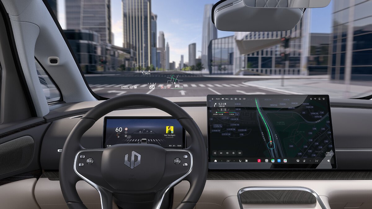 Leapmotor D99 cockpit with head-up display and central screen in an official image