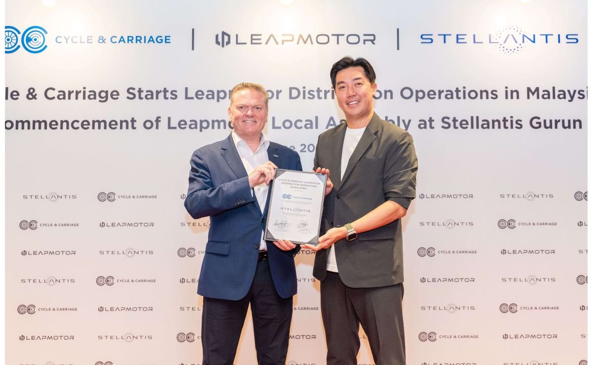 Leapmotor and Stellantis representatives marking local C10 assembly in Malaysia