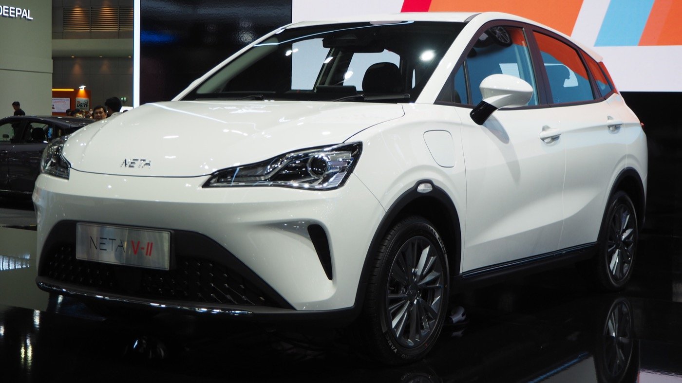 White Neta V-II electric crossover displayed in Thailand