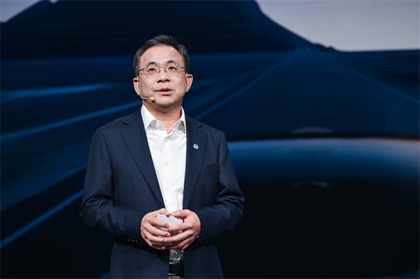 SAIC Motor chairman Wang Xiaoqiu speaking at a company event