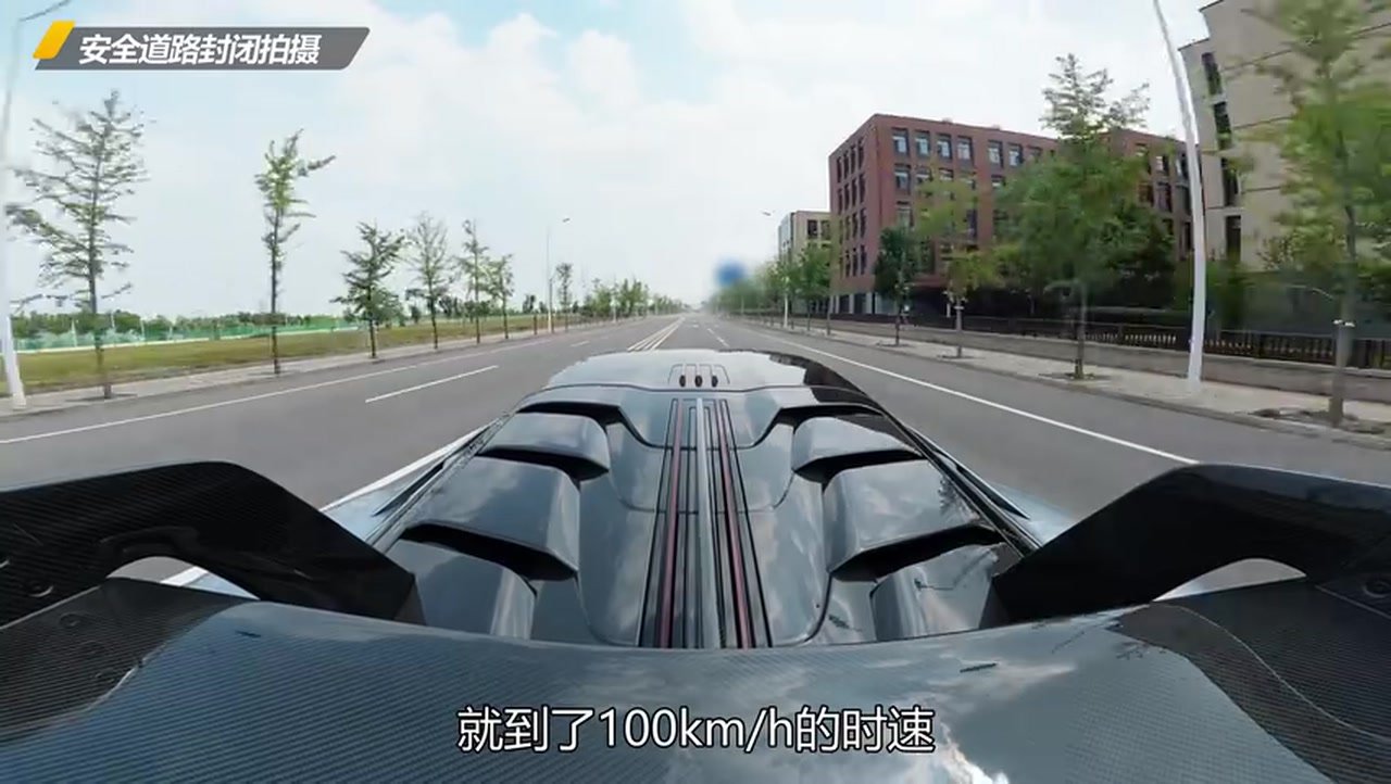 Yangwang U9 acceleration test reaching 100 km/h in Han Lu's Bilibili owner video