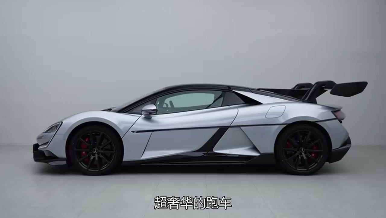 Rear view of a Yangwang U9 with its optional swan-neck rear wing