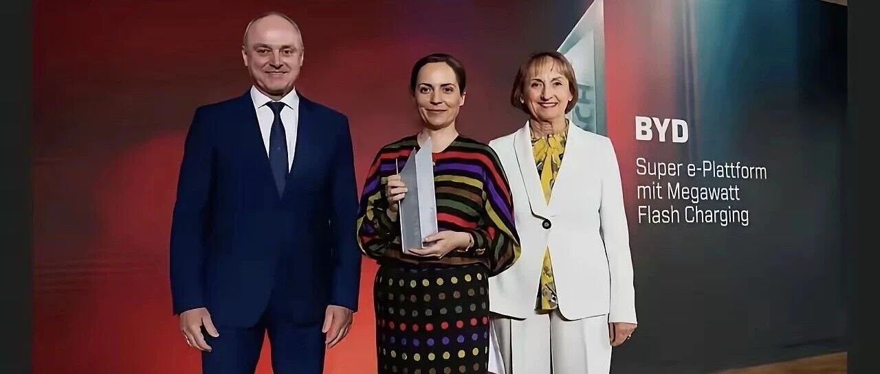 BYD Europe representative Maria Grazia Davino receives the 2026 International Paul Pietsch Award for the Super e-Platform and megawatt Flash Charging