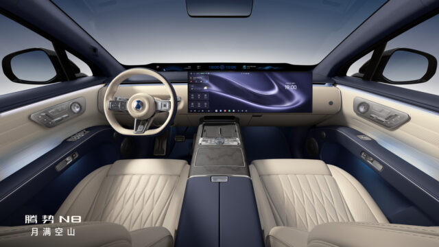 Denza N8 Interior: 30-Inch Screen, PHUD and Four Colors