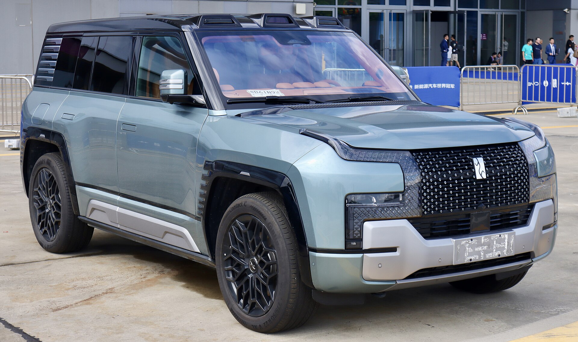 Yangwang U8 luxury SUV front view